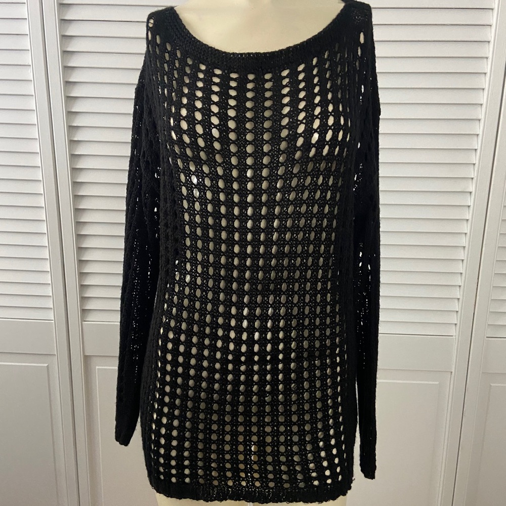 QUE black loose knit sweater M.
